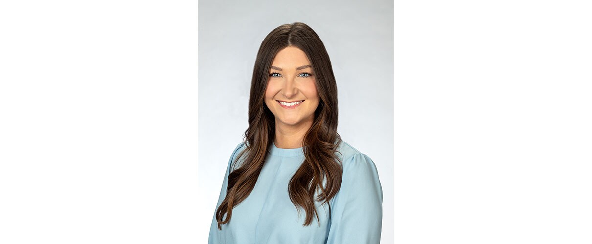 Dee Lindsay headshot