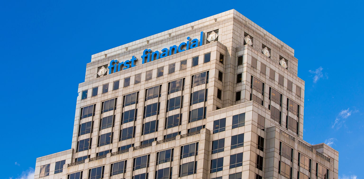 A photo of the First Financial Bank skyscraper in Cincinnati, Ohio