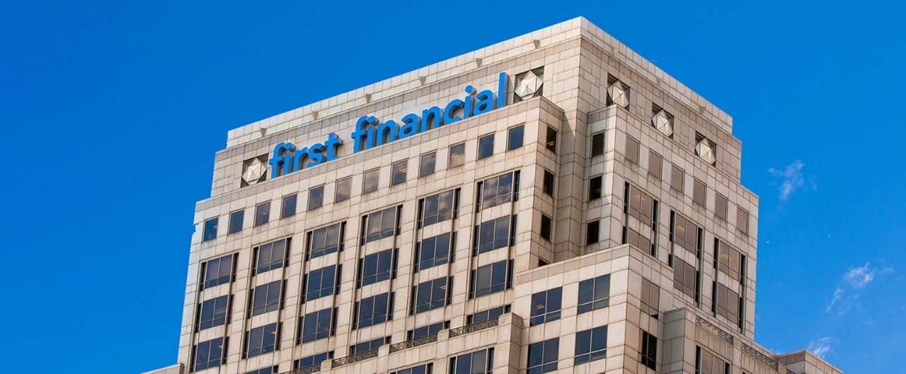 A photo of the First Financial Bank skyscraper in Cincinnati, Ohio